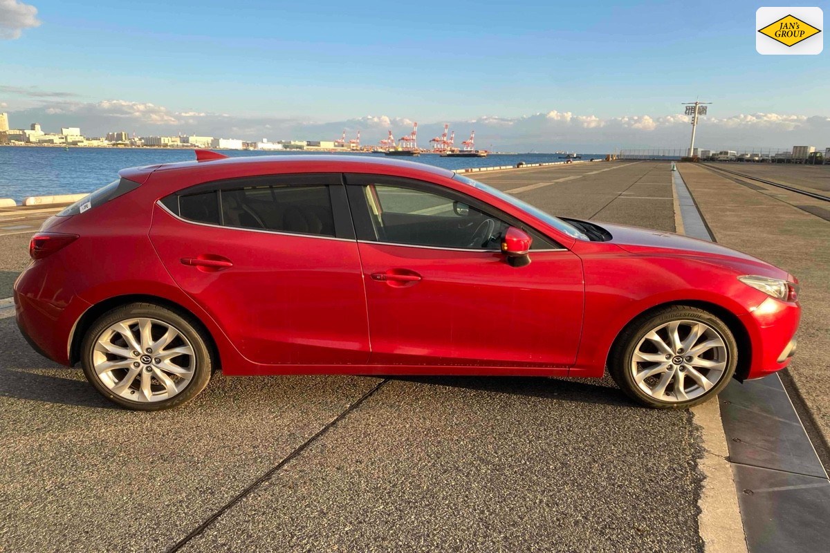 2016 Mazda Axela