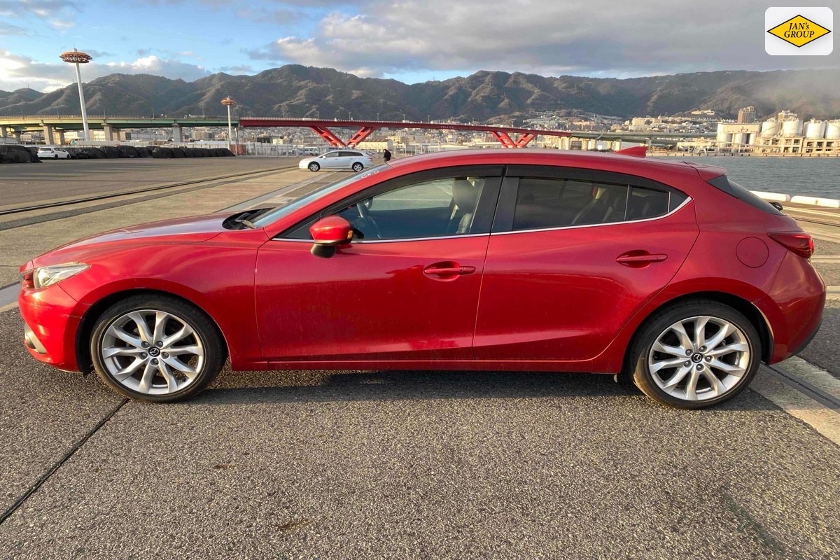 2016 Mazda Axela