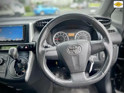 2011 Toyota Wish - Thumbnail