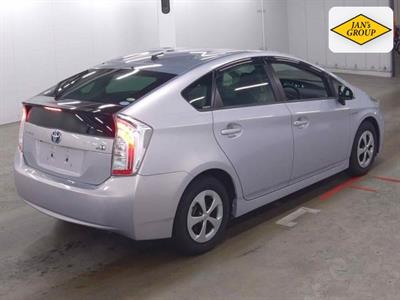 2013 Toyota Prius - Thumbnail