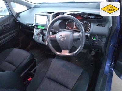 2013 Toyota Wish - Thumbnail