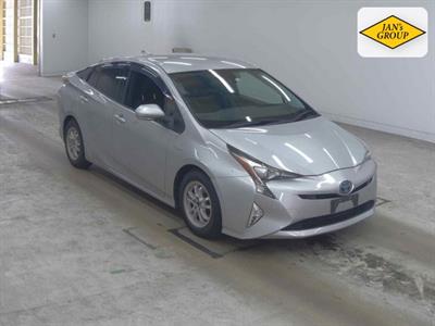 2016 Toyota Prius - Thumbnail