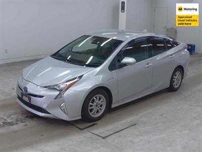 2016 Toyota Prius - Thumbnail