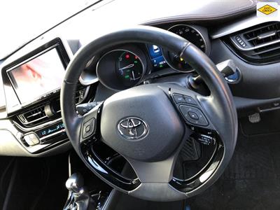 2017 Toyota C-HR - Thumbnail