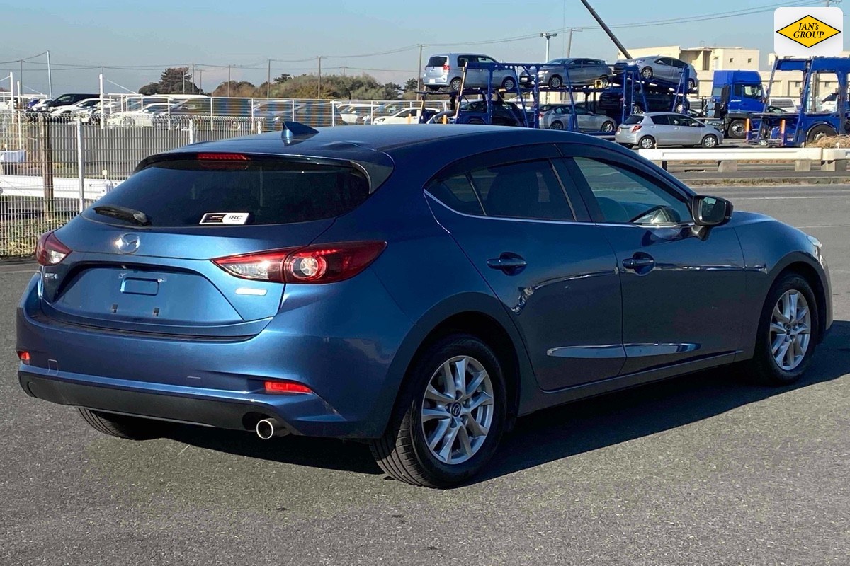 2016 Mazda Axela