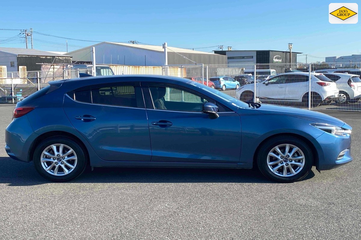 2016 Mazda Axela