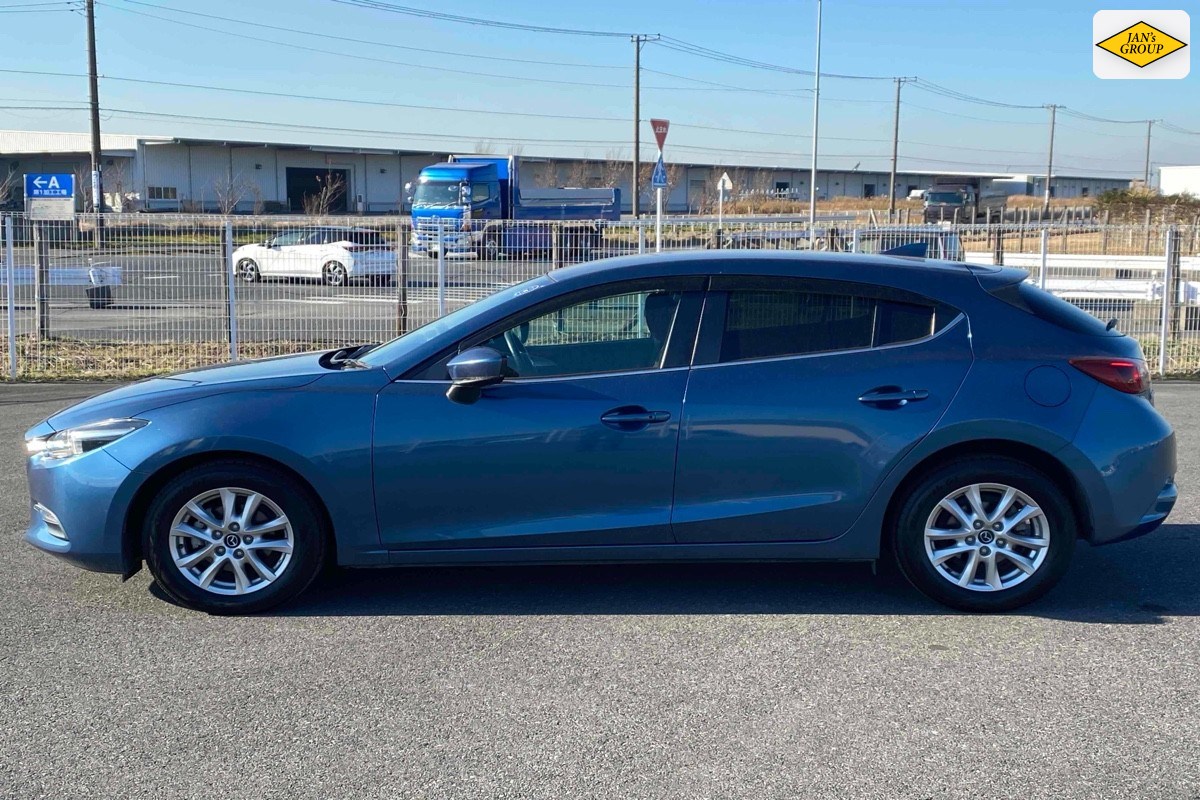 2016 Mazda Axela