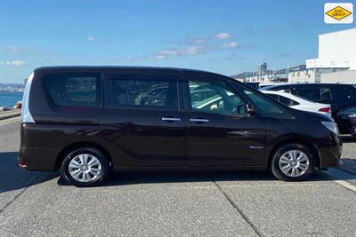 2016 Nissan Serena - Thumbnail