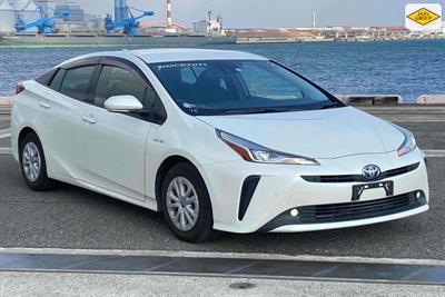 2019 Toyota Prius - Thumbnail