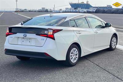 2019 Toyota Prius - Thumbnail