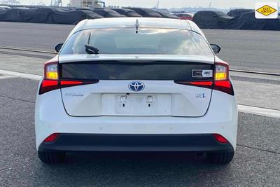 2019 Toyota Prius - Thumbnail