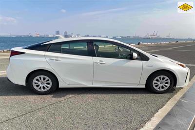 2019 Toyota Prius - Thumbnail