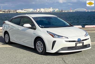 2020 Toyota Prius - Thumbnail