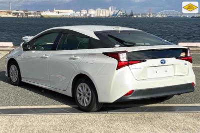 2020 Toyota Prius - Thumbnail