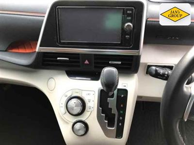 2016 Toyota Sienta - Thumbnail