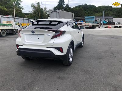 2017 Toyota C-HR - Thumbnail