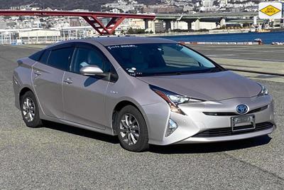 2016 Toyota Prius - Thumbnail