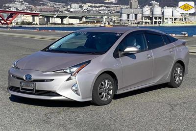 2016 Toyota Prius - Thumbnail