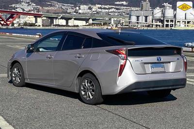 2016 Toyota Prius - Thumbnail