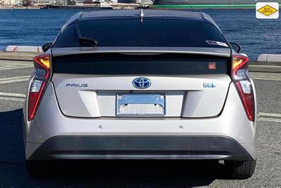 2016 Toyota Prius - Thumbnail