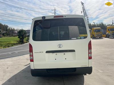 2018 Toyota Hiace - Thumbnail