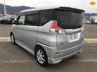 2016 Mitsubishi Delica - Thumbnail