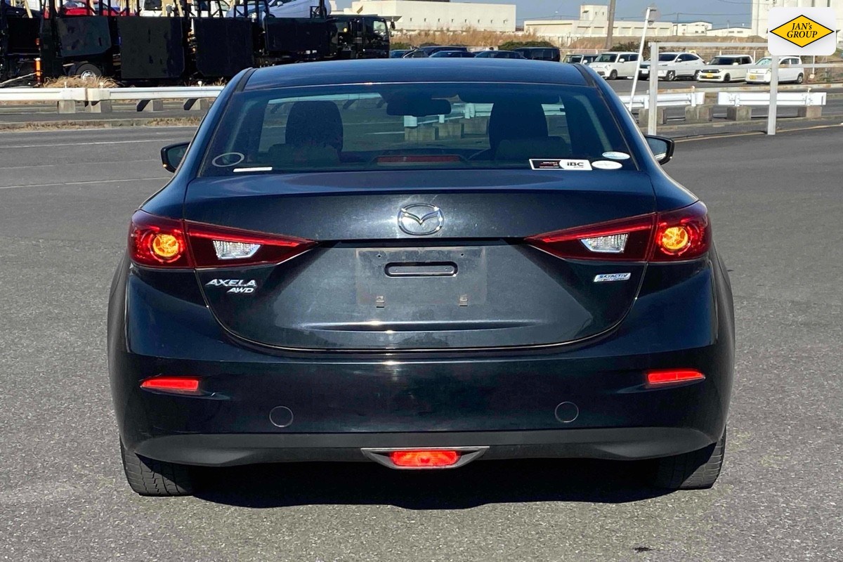 2016 Mazda Axela