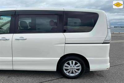 2016 Nissan Serena - Thumbnail