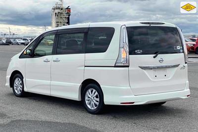 2016 Nissan Serena - Thumbnail