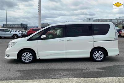 2016 Nissan Serena - Thumbnail