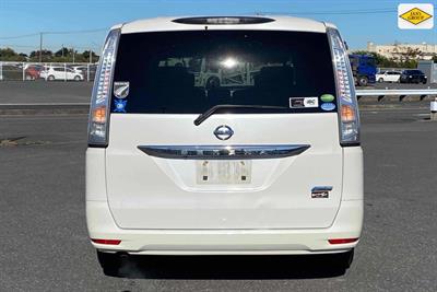 2014 Nissan Serena - Thumbnail