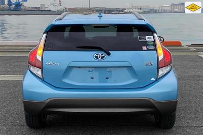 2015 Toyota Aqua - Thumbnail