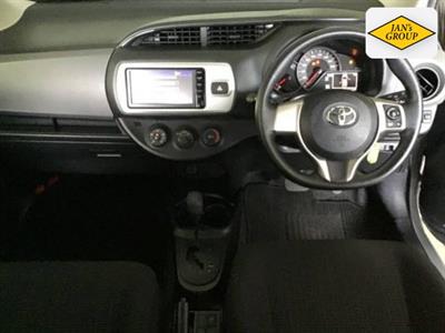 2015 Toyota Vitz - Thumbnail