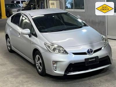 2014 Toyota Prius - Thumbnail