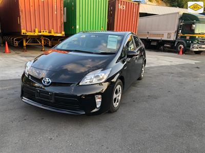 2015 Toyota Prius - Thumbnail