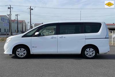 2014 Nissan Serena - Thumbnail