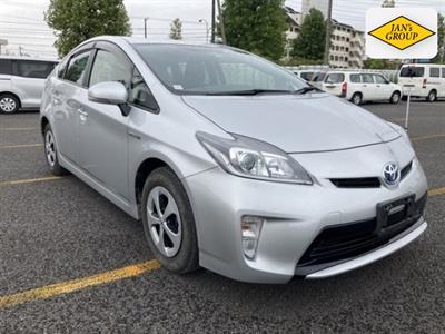 2013 Toyota Prius - Thumbnail