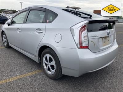 2013 Toyota Prius - Thumbnail