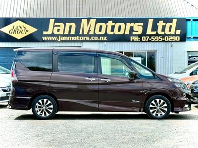 2017 Nissan Serena - Thumbnail