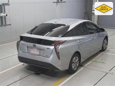 2017 Toyota Prius - Thumbnail