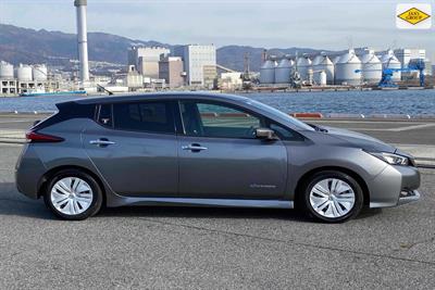 2018 Nissan Leaf - Thumbnail