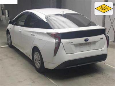 2017 Toyota Prius - Thumbnail