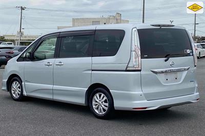 2014 Nissan Serena - Thumbnail