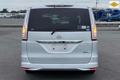 2014 Nissan Serena - Thumbnail