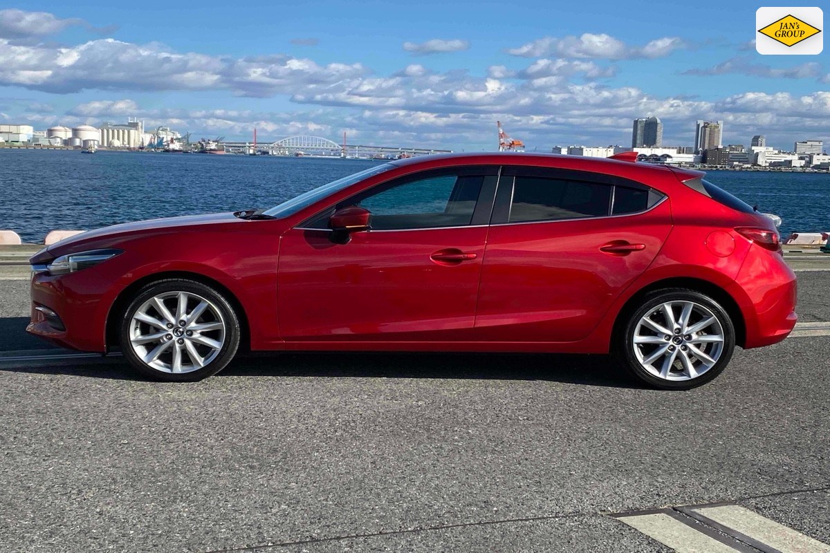 2016 Mazda Axela