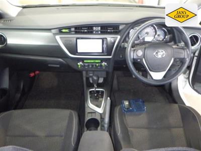 2013 Toyota Auris - Thumbnail