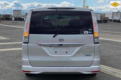 2013 Nissan Serena - Thumbnail