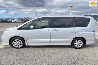 2013 Nissan Serena - Thumbnail