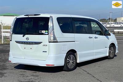 2015 Nissan Serena - Thumbnail