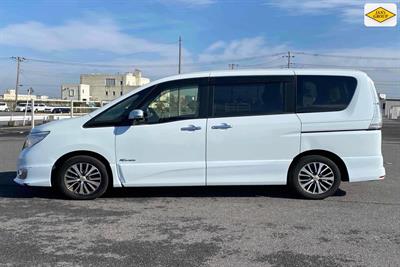 2015 Nissan Serena - Thumbnail